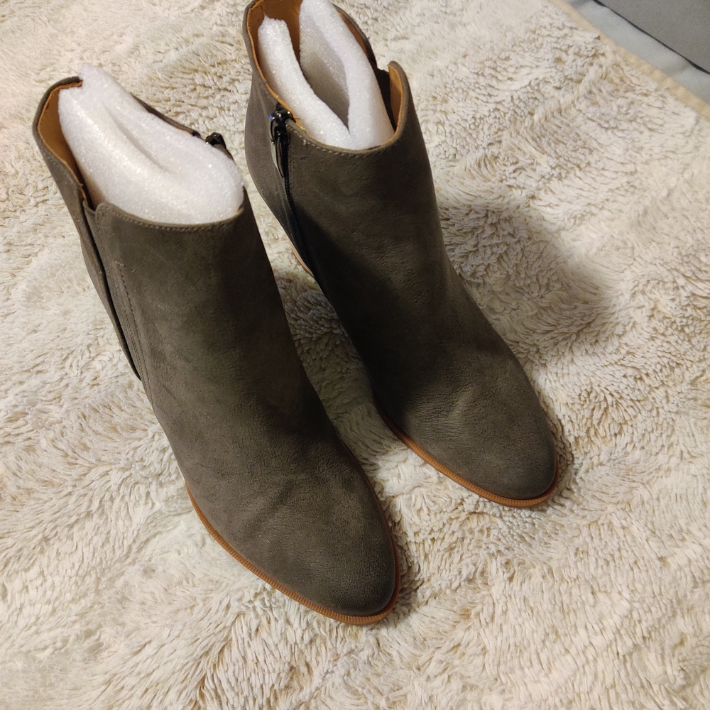 NWT Elegant Franco Sarto Gray/Brown Ankle Booties - Picture 6 of 9